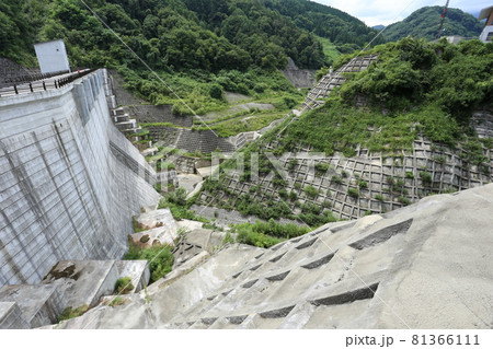 普段は水が流れ、環境に優しい流水型ダム、浅川ダム 普段は水が流れ、環境に優しい流水型ダム、浅川ダム 81366111