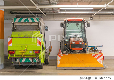 Snow Plow Tractor 81367775