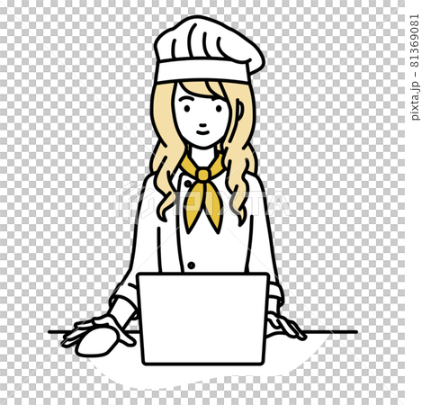 デスクで座ってPCを使っている調理師の女性 デスクで座ってPCを使っている調理師の女性 81369081