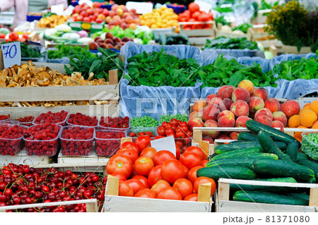 Farmer market place 81371080