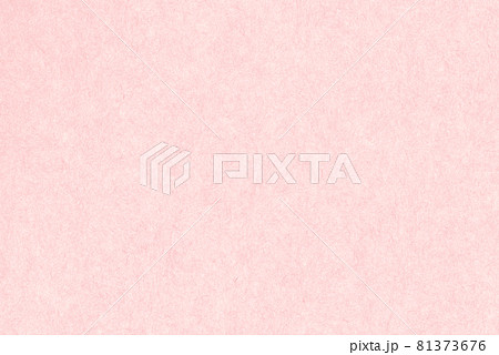 ピンク色の和紙の背景素材。 81373676