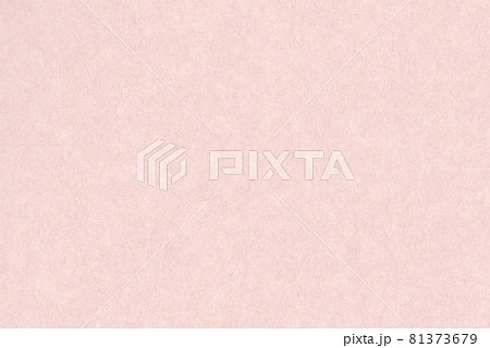ピンク色の和紙の背景素材。 ピンク色の和紙の背景素材。 81373679
