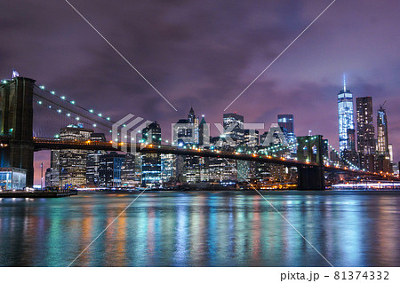 ニューヨーク ブルックリン・ブリッジとダウンタウン夜景 アメリカ合衆国ニューヨーク州ニューヨーク市 ニューヨーク ブルックリン・ブリッジとダウンタウン夜景 アメリカ合衆国ニューヨーク州ニューヨーク市 81374332