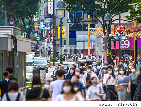日本の東京都市景観 異物混入の衝撃…。パラ“狂”行中、検査限界横ばい…渋谷は人流大爆発＝8月26日 81375618