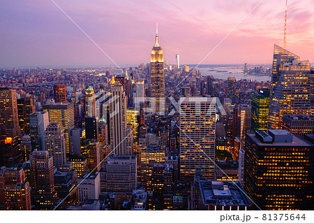 夕暮れ時のニューヨーク ミッドタウンの光景 アメリカ合衆国ニューヨーク州ニューヨーク市 夕暮れ時のニューヨーク ミッドタウンの光景 アメリカ合衆国ニューヨーク州ニューヨーク市 81375644