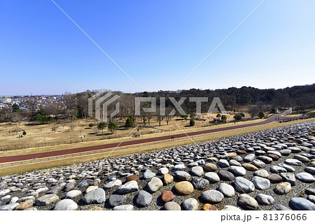 山口貯水池と村山貯水池と周辺の風景 81376066