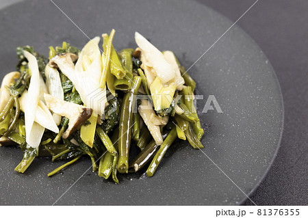 美味しい中華料理、空芯菜の青菜炒め 81376355