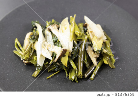 美味しい中華料理、空芯菜の青菜炒め 81376359