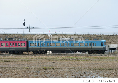 北陸本線　森本ー津幡　JR西日本　415系　C03編成　③　クモハ415-803（金沢）　山側 81377824