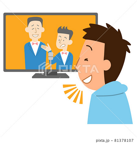 テレビでお笑い番組を見る男性1 テレビでお笑い番組を見る男性1 81378107