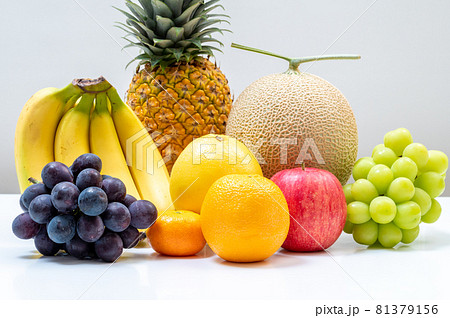 果物いっぱいのイメージ写真 81379156