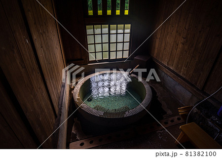 日本人の癒し　温泉 81382100