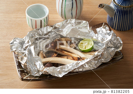 松茸のホイル焼き 松茸のホイル焼き 81382205