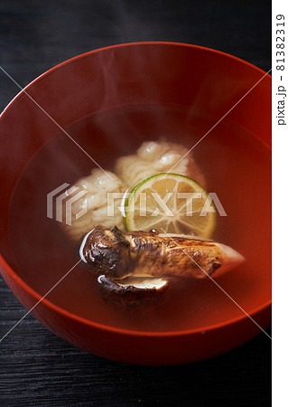 松茸と鱧のお吸い物 松茸と鱧のお吸い物 81382319
