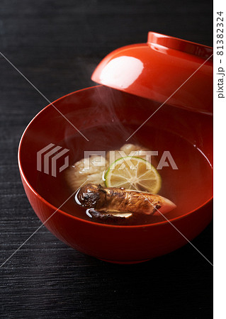 松茸と鱧のお吸い物 81382324