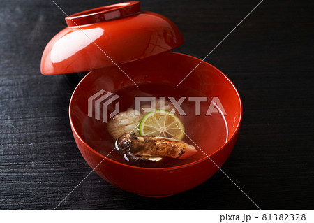 松茸と鱧のお吸い物 81382328