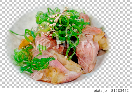 ひね鳥の肉を炙ってポン酢を加えてた播州地方の名物料理「ひねポン」水彩画風  絵手紙 81383422