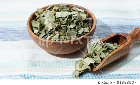 ランペ（英語：Pandan Leaf　［パンダンリーフ］）スリランカ産のハーブ、ランペはシンハラ語 81383907