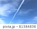 青空　飛行機雲 81384836