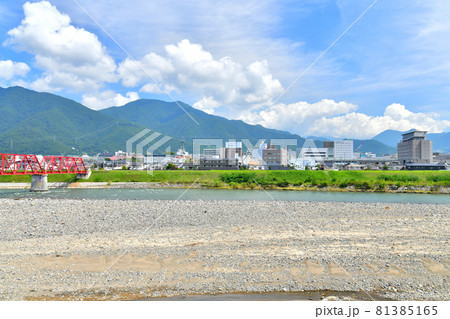 上田駅、太郎山、東太郎山方面を望む(長野県上田市)【2021.8】 上田駅、太郎山、東太郎山方面を望む(長野県上田市)【2021.8】 81385165