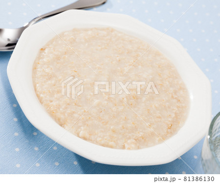 Boiled oatmeal. Dietary concept Boiled oatmeal. Dietary concept 81386130