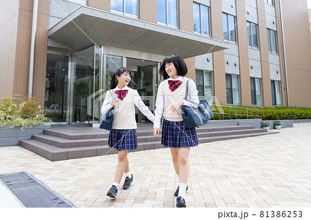 中学生 通学 中学校　撮影協力：中央工学校附属日本語学校 81386253