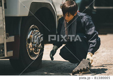 トラックの車輪止め 81386665