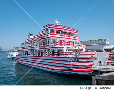 高松港に停泊する「めおん」 81386908