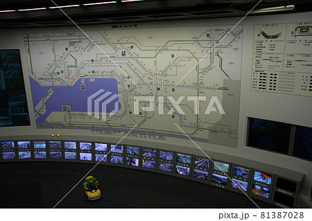 交通管制センターのモニター室（2011年阪神高速交通管制センターの一般公開） 81387028