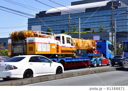 オールテレーンクレーンの分解輸送 81388871