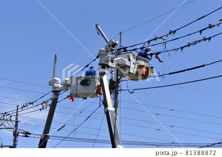 電柱の電気工事 81388872