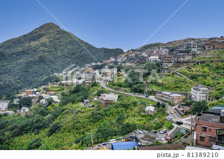 台湾　九份（きゅうふん）山間の街並み 81389210