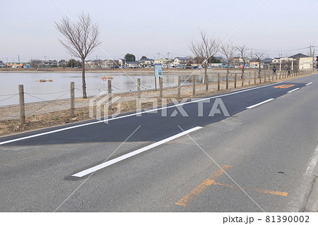 補修されたアスファルト道路 補修されたアスファルト道路 81390002