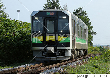 宗谷本線普通列車 JR北海道 H100 DECMOの写真素材 [81391631] - PIXTA