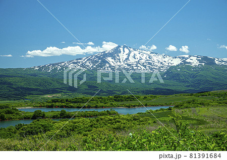 残雪の鳥海山 81391684