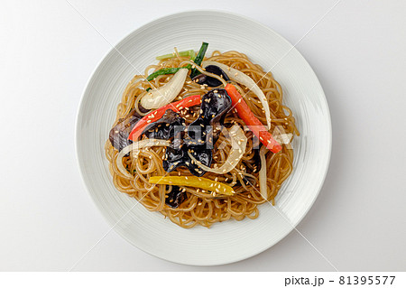 キノコ ソース 食べ物 81395577
