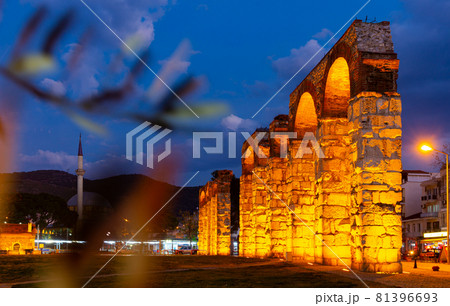 Ruins of ancient Byzantine aqueduct in Selcuk at twilight, Turkey 81396693