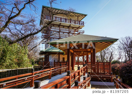 生田緑地の枡形山広場と枡形山展望台(神奈川県川崎市) 生田緑地の枡形山広場と枡形山展望台(神奈川県川崎市) 81397205
