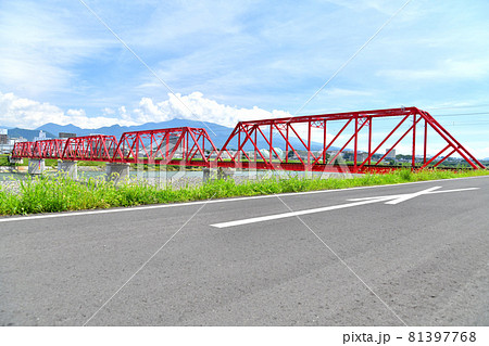 上田駅、烏帽子岳方面を望む(長野県上田市)【2021.8】 上田駅、烏帽子岳方面を望む(長野県上田市)【2021.8】 81397768