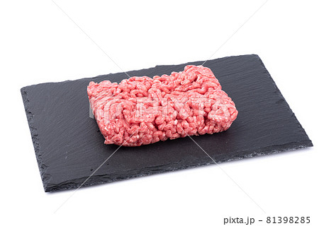 Ground beef on black slate stone board isolated on white background. 81398285