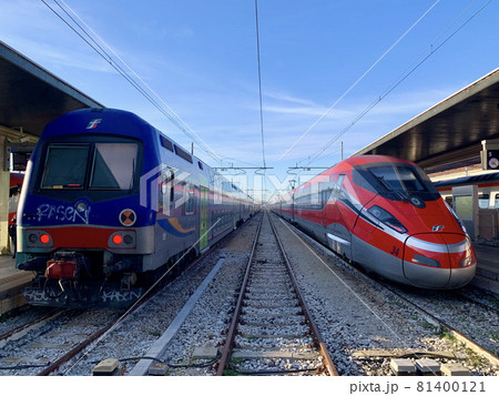 ヴェネツィア・サンタ・ルチーア駅のトレイタリア、フレッチャロッサ ヴェネツィア・サンタ・ルチーア駅のトレイタリア、フレッチャロッサ 81400121