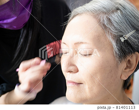 エルダー 長老 老人 81401113