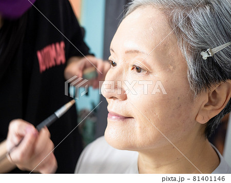 エルダー 長老 老人 81401146