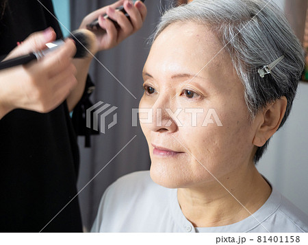 エルダー 長老 老人 81401158