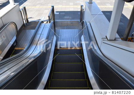 エスカレーター 鉄道駅構内 81407220