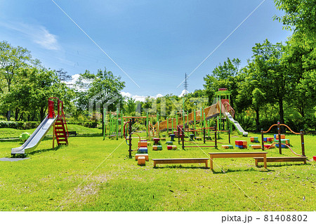 青空と公園の遊具 山形県川西町 青空と公園の遊具 山形県川西町 81408802