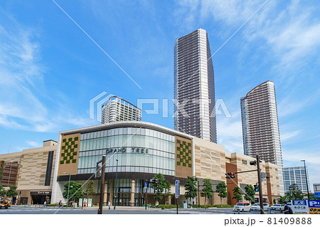 都市風景　武蔵小杉　ショッピングモールとタワーマンション群　神奈川県川崎市 81409888