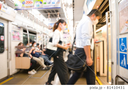 【大阪府】電車内《アウトフォーカス》 81410431
