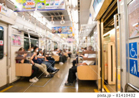【大阪府】電車内《アウトフォーカス》 81410432
