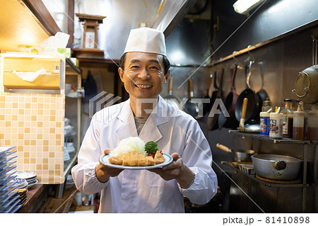定食屋を経営する個人事業主 81410898